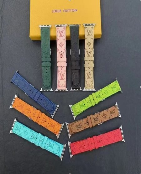 Louis Vuitton-style Band for Apple Watch <br> <span class='text-color-warm'>سيتوفر قريباً</span>